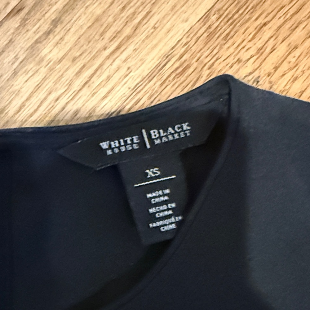 Black White House Black Market blouse. Size XS - Picture 3 of 3